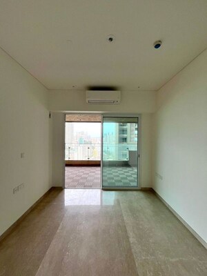 Room in 3 BHK Apartment at Lokhandwala Minerva Mahalaxmi, Mahalaxmi – for Rent