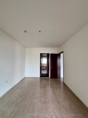 Room in 3 BHK Apartment at Lokhandwala Minerva Mahalaxmi, Mahalaxmi – for Rent