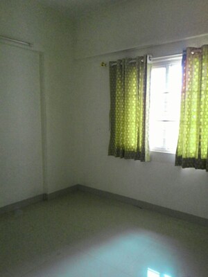 Room in 1 BHK Apartment at Amanora Desire Tower, Magarpatta Road – for Rent