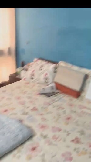 Living Room in 1.5 BHK Apartment at Sarita Vihar – for Rent