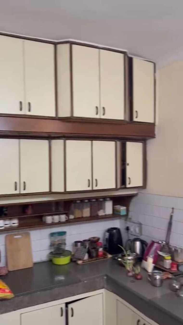 Kitchen, sarita vihar 1.5 Bedroom 1000 Sq.Ft. Apartment In Sarita Vihar Delhi 10698868