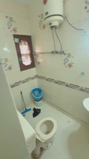 Furnished Amenities in 1.5 BHK Apartment at Sarita Vihar – for Rent