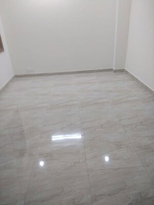Room in 2 BHK Builder Floor at Sector 52 – for Rent