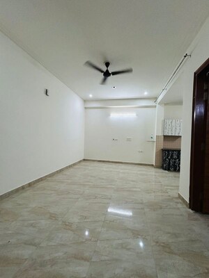Room in 2 BHK Builder Floor at Sector 52 – for Rent