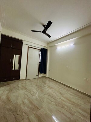Room in 2 BHK Builder Floor at Sector 52 – for Rent