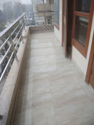 Balcony in 2 BHK Builder Floor at Sector 52 – for Rent