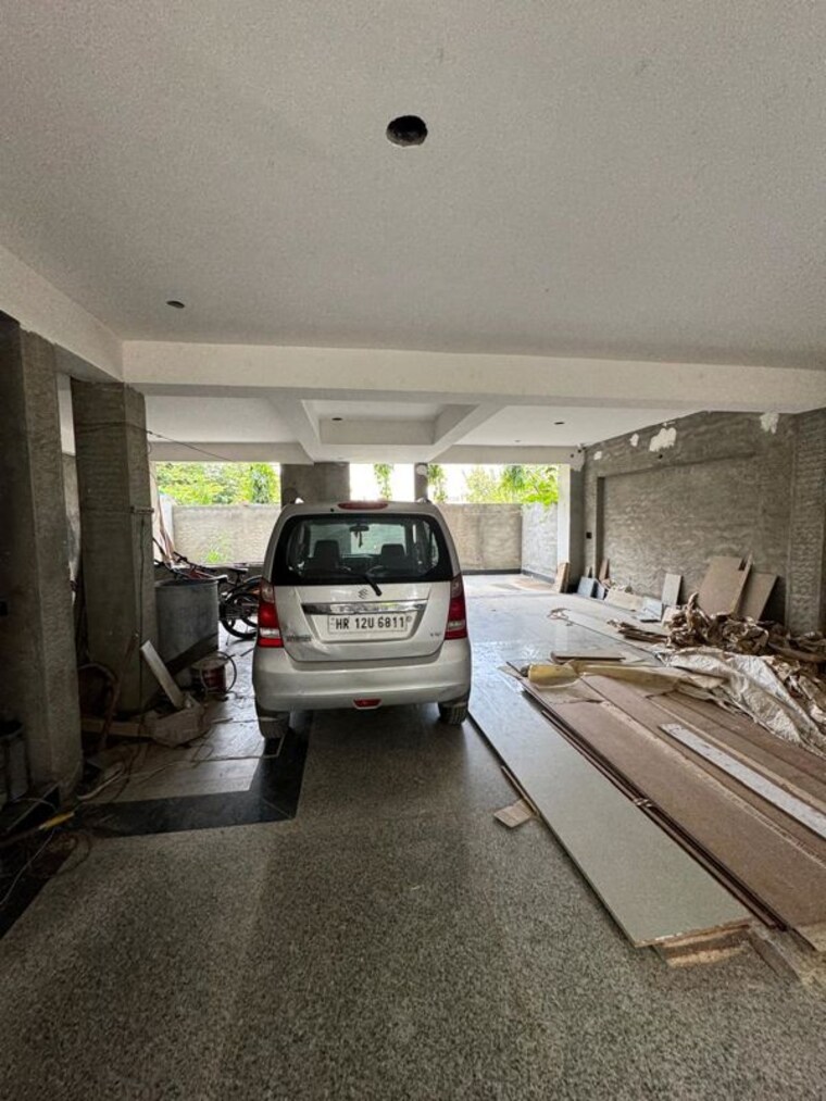  Parking, sector 36a 3 Bedroom 200 Sq.Yd. Builder Floor In Sector 36a Rohtak 10698938
