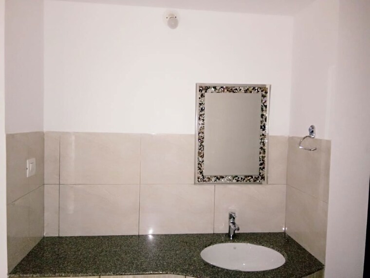Bathroom, amanora-victory-towers 3 Bedroom 950 Sq.Ft. Apartment In Hadapsar Pune 10698959