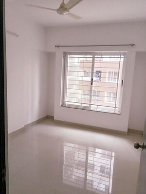Room in 3 BHK Apartment at Amanora Victory Towers, Hadapsar – for Rent