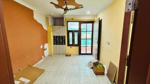 Room in 2 BHK Builder Floor at Sector 52 – for Rent