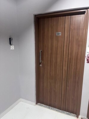 Furnished Amenities in 2.5 BHK Apartment at Mohite Mrugank, Chembur – for Rent