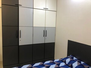 Room in 2.5 BHK Apartment at Kaviraj Apartment, Kandivali West – for Sale