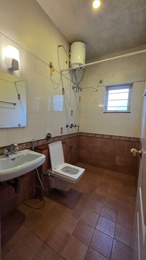 Bathroom in 4 BHK Apartment at Vascon Marigold, Kalyani Nagar – for Rent
