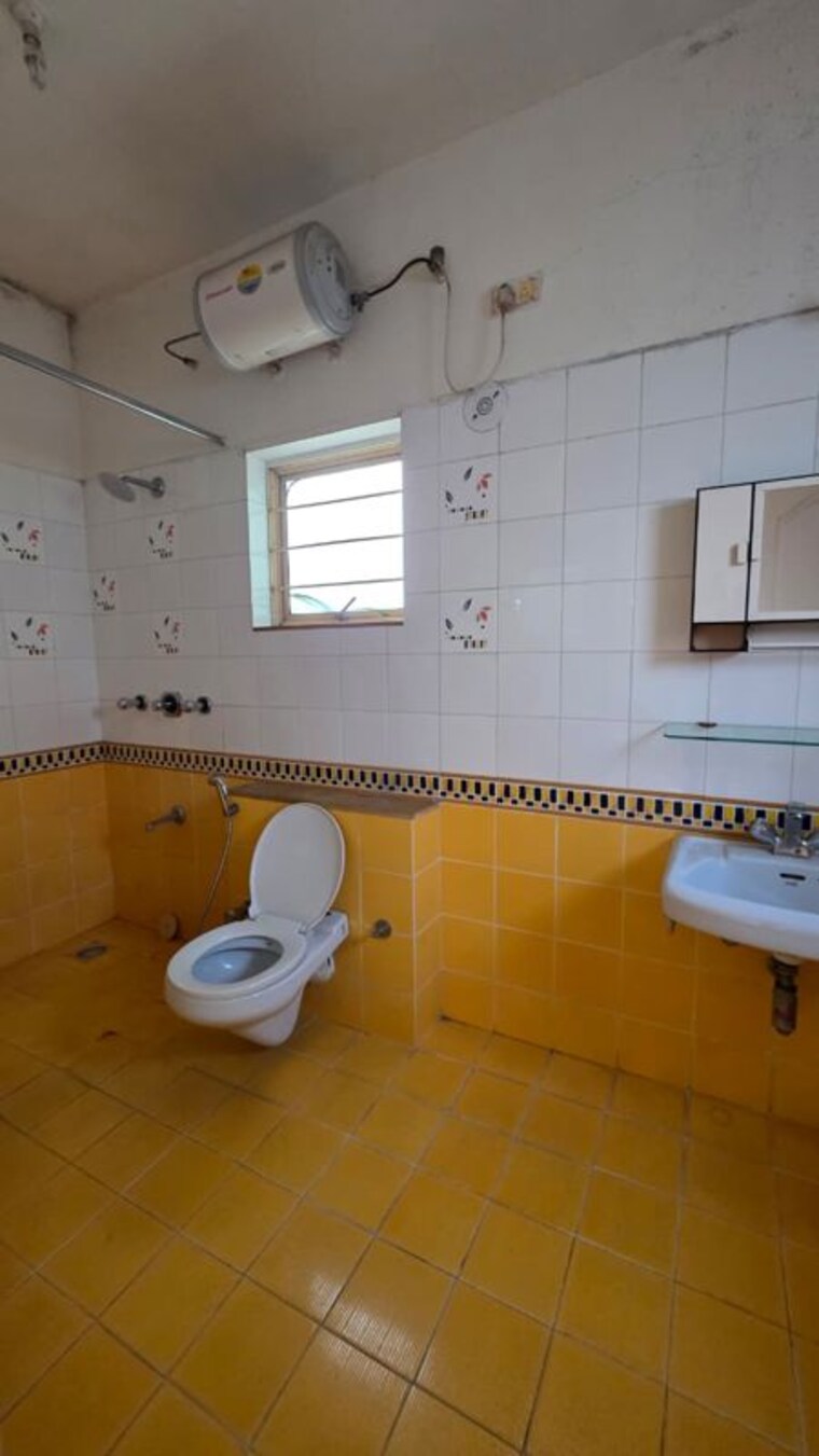 Bathroom, vascon-marigold 4 Bedroom 3000 Sq.Ft. Apartment In Kalyani Nagar Pune 10699040