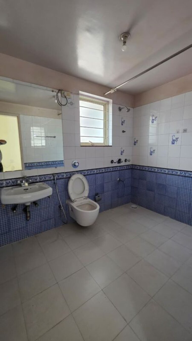 Bathroom, vascon-marigold 4 Bedroom 3000 Sq.Ft. Apartment In Kalyani Nagar Pune 10699040