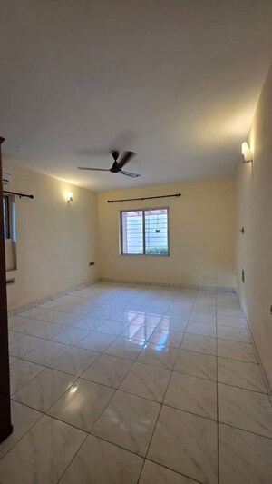 Room in 4 BHK Apartment at Vascon Marigold, Kalyani Nagar – for Rent