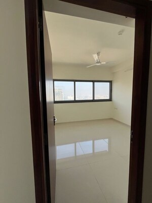 Room in 3 BHK Apartment at Fortune Estates, Hadapsar – for Rent