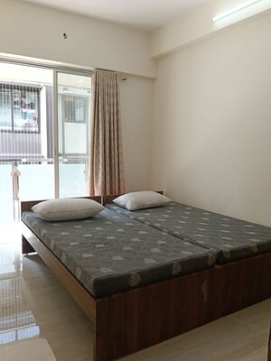 Bedroom in 2 BHK Apartment at Diamond Garden, Chembur – for Rent