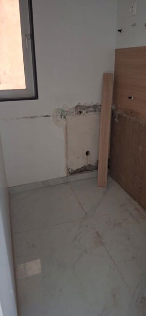 Room in  Office Space at Navyug Niwas, Grant Road – for Rent