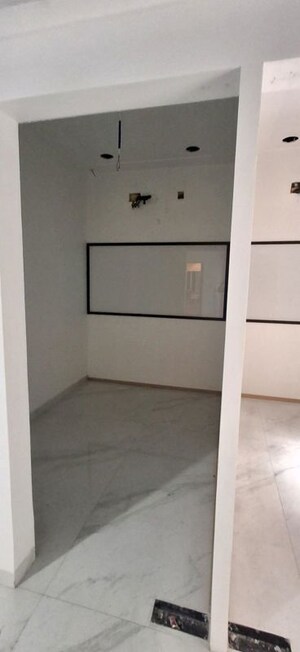 Room in  Office Space at Navyug Niwas, Grant Road – for Rent