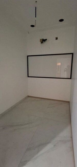 Room in  Office Space at Navyug Niwas, Grant Road – for Rent