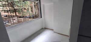 Room in  Office Space at Navyug Niwas, Grant Road – for Rent