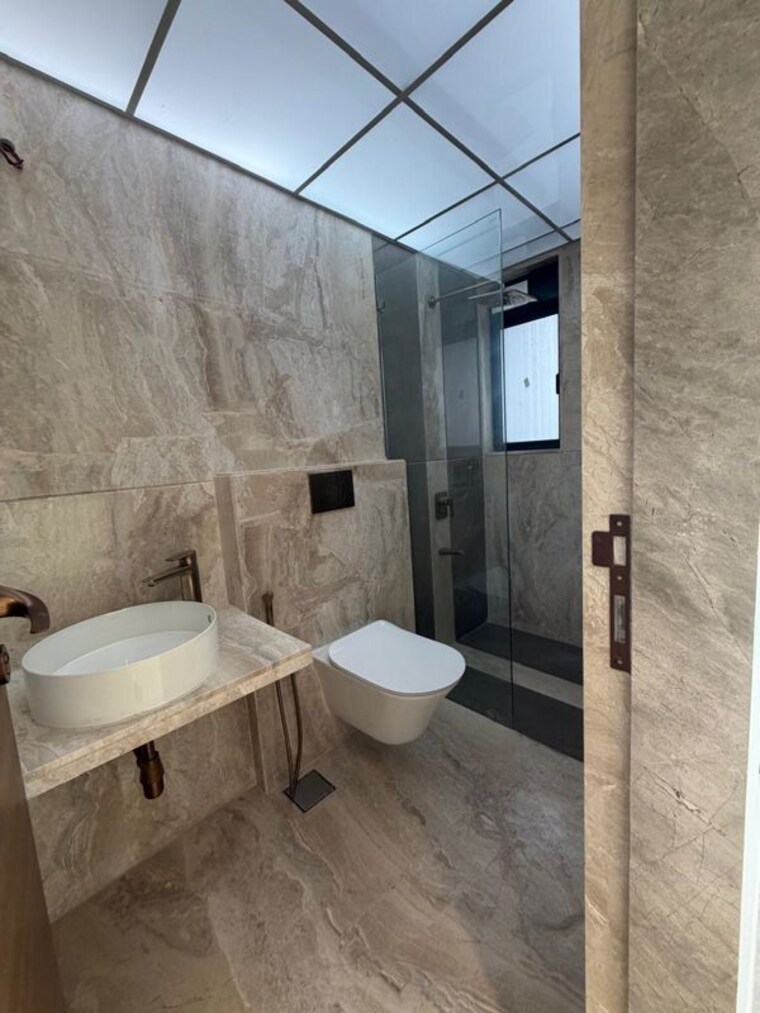 Bathroom, juhu 3 Bedroom 1240 Sq.Ft. Apartment In Juhu Mumbai 10699100