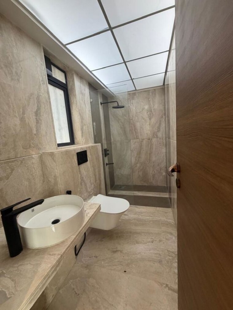 Bathroom, juhu 3 Bedroom 1240 Sq.Ft. Apartment In Juhu Mumbai 10699100