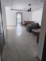 3 BHK +  350 Sq.Mt. Independent House in RWA Apartments Sector 40