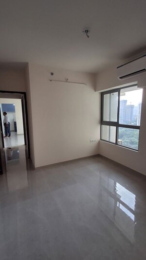 Room in 2 BHK Apartment at Piramal Vaikunth, Balkum Pada – for Rent