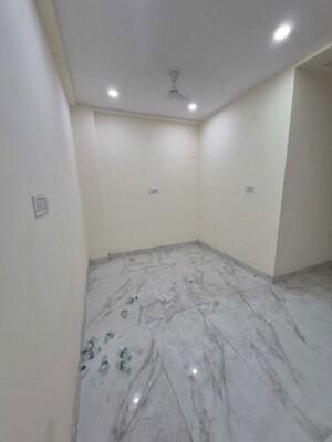 Room in 3.5 BHK Builder Floor at Mayur Vihar – for Sale