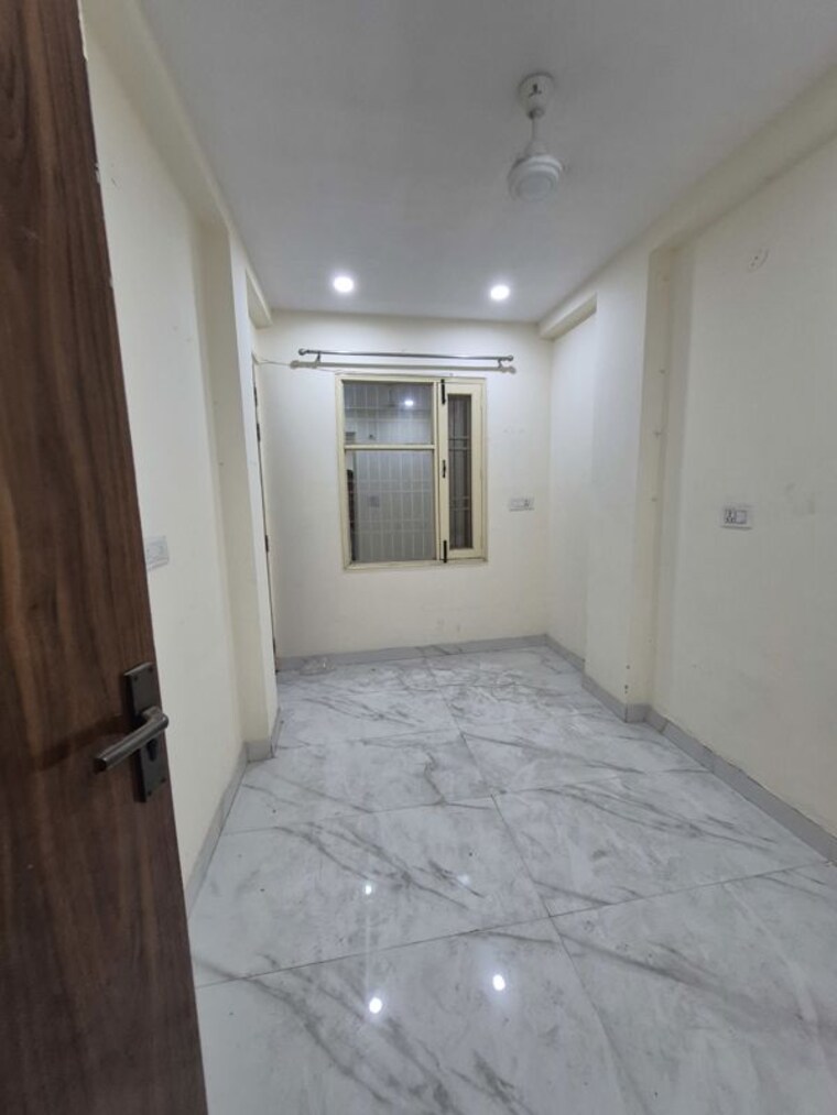 Room, mayur vihar 3.5 Bedroom 950 Sq.Ft. Builder Floor In Mayur Vihar Delhi 10699134
