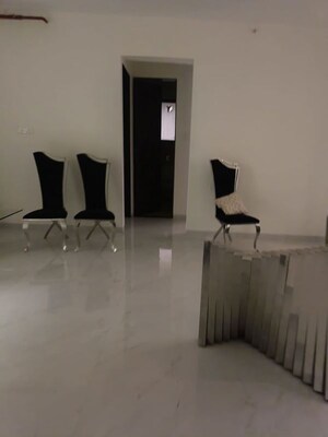 Room in 3 BHK Apartment at Gurukripa CHS Dadar West, Dadar West – for Rent