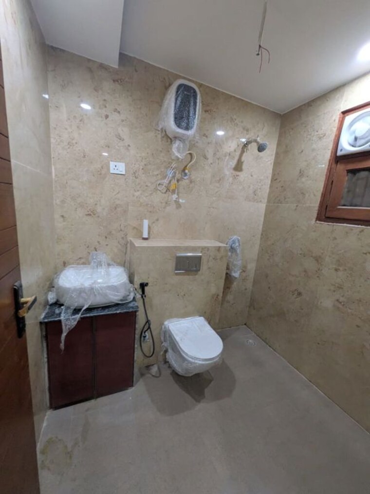 Bathroom, emaar-mgf-emerald-hills 3 Bedroom 1380 Sq.Ft. Apartment In Sector 65 Gurgaon 10699185
