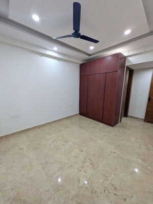 Room in 3 BHK Apartment at Emaar MGF Emerald Hills, Sector 65 – for Rent