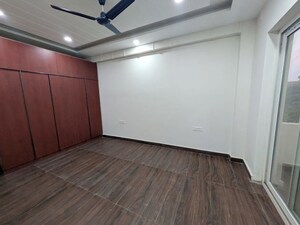 Room in 3 BHK Apartment at Emaar MGF Emerald Hills, Sector 65 – for Rent