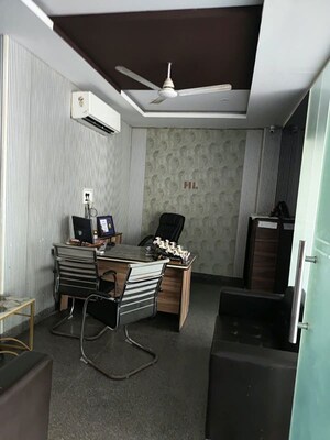 Living Room in  Pg at Ansal Golf Links 1 – for Rent