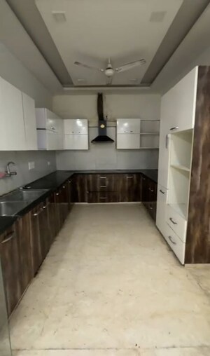 Kitchen in 4 BHK Apartment at Uppal Southend, Sector 49 – for Rent