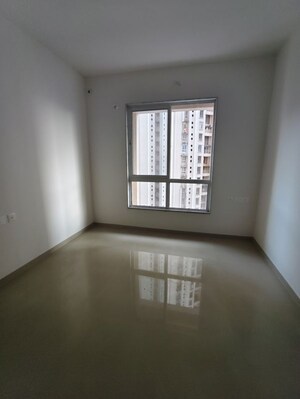 Room in 1 BHK Apartment at Puranik Rumah Bali, Ghodbunder Road – for Rent
