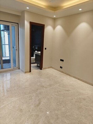 Room in 4 BHK Builder Floor at Sector 48 – for Rent