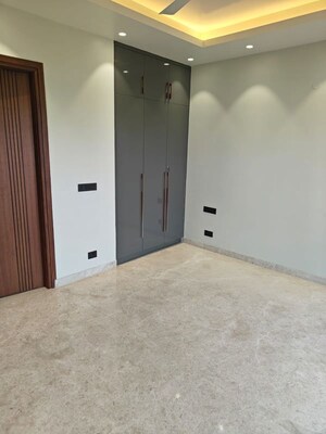Room in 4 BHK Builder Floor at Sector 48 – for Rent