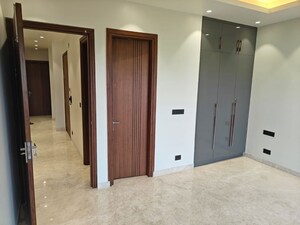 Room in 4 BHK Builder Floor at Sector 48 – for Rent