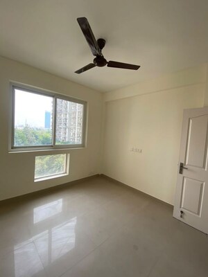 Room in 2.5 BHK Builder Floor at Smart World Orchard, Sector 61 – for Rent