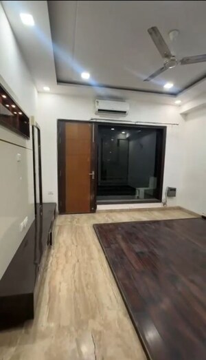 Bedroom in 3 BHK Builder Floor at Sector 57 – for Rent