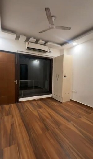 Room in 3 BHK Builder Floor at Sector 57 – for Rent