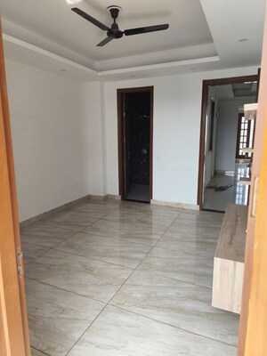 Room in 3 BHK Builder Floor at Sector 57 – for Rent