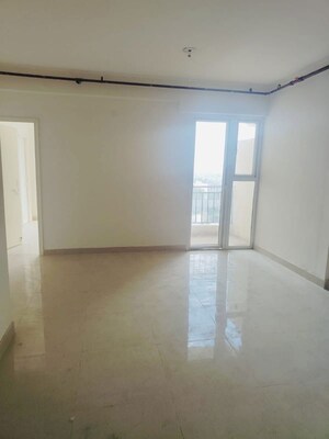Room in 2 BHK Apartment at Signature Global Prime, Sector 63a – for Rent