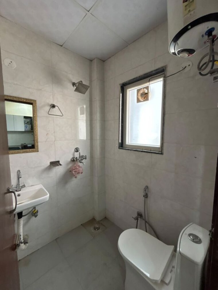 Bathroom, sushant lok i 1 RK 300 Sq.Ft. Builder Floor In Sushant Lok I Gurgaon 10699267