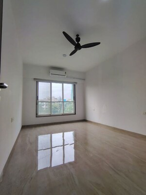 Room in 3 BHK Apartment at Gulmohar Road – for Rent