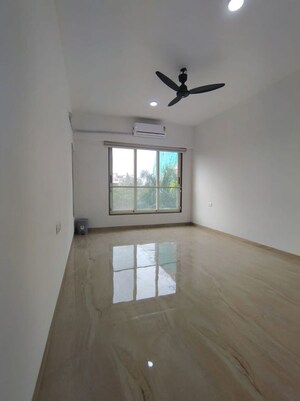 Room in 3 BHK Apartment at Gulmohar Road – for Rent